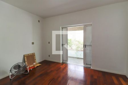 Casa à venda com 360m², 4 quartos e 4 vagas Casa à venda com 360m², 4 quartos e 4 vagasSuíte