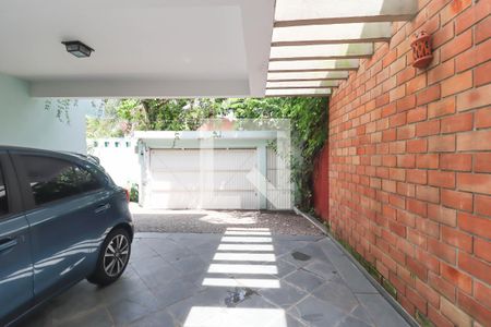 Casa à venda com 360m², 4 quartos e 4 vagas Casa à venda com 360m², 4 quartos e 4 vagasGaragem