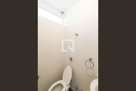 Casa à venda com 360m², 4 quartos e 4 vagas Casa à venda com 360m², 4 quartos e 4 vagasBanheiro