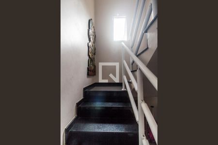 Casa para alugar com 330m², 4 quartos e 1 vagaEscada