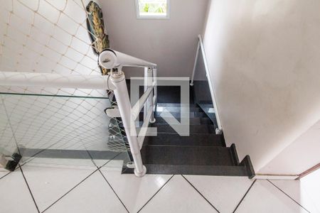 Casa para alugar com 330m², 4 quartos e 1 vagaEscada