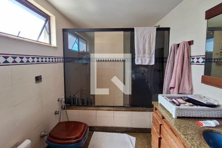 Apartamento à venda com 190m², 3 quartos e 3 vagasBanheiro da Suíte 1