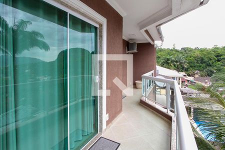 Casa de condomínio à venda com 506m², 6 quartos e 2 vagas Casa de condomínio à venda com 506m², 6 quartos e 2 vagasVaranda dos quartos