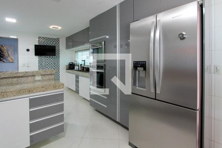 Casa de condomínio à venda com 506m², 6 quartos e 2 vagas Casa de condomínio à venda com 506m², 6 quartos e 2 vagasCozinha