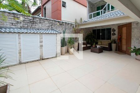 Casa de condomínio à venda com 506m², 6 quartos e 2 vagas Casa de condomínio à venda com 506m², 6 quartos e 2 vagasEntrada