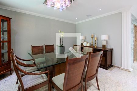 Casa de condomínio à venda com 506m², 6 quartos e 2 vagas Casa de condomínio à venda com 506m², 6 quartos e 2 vagasSala