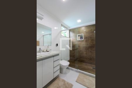 Casa de condomínio à venda com 506m², 6 quartos e 2 vagas Casa de condomínio à venda com 506m², 6 quartos e 2 vagasBanheiro Quarto 3 suíte