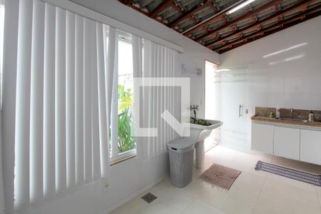 Casa de condomínio à venda com 506m², 6 quartos e 2 vagas Casa de condomínio à venda com 506m², 6 quartos e 2 vagasÁrea de Serviço