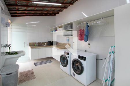 Casa de condomínio à venda com 506m², 6 quartos e 2 vagas Casa de condomínio à venda com 506m², 6 quartos e 2 vagasÁrea de Serviço