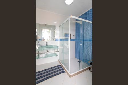 Casa de condomínio à venda com 506m², 6 quartos e 2 vagas Casa de condomínio à venda com 506m², 6 quartos e 2 vagasBanheiro da churrasqueira