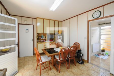 Casa à venda com 267m², 3 quartos e 4 vagasCozinha - Armários