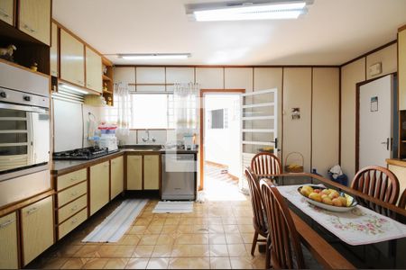 Casa à venda com 267m², 3 quartos e 4 vagasCozinha - Armários