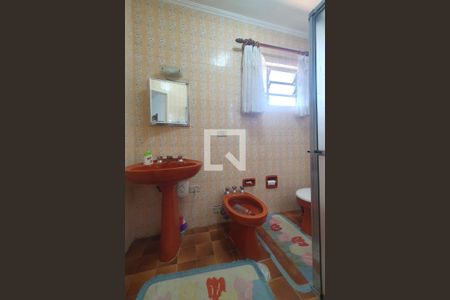 Casa à venda com 267m², 3 quartos e 4 vagasBanheiro da Suíte 2