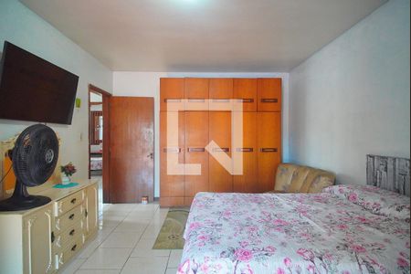 Casa à venda com 300m², 4 quartos e 2 vagas Casa à venda com 300m², 4 quartos e 2 vagasSuíte