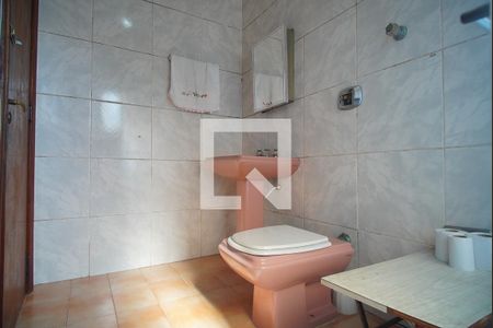 Casa à venda com 300m², 4 quartos e 2 vagas Casa à venda com 300m², 4 quartos e 2 vagasBanheiro