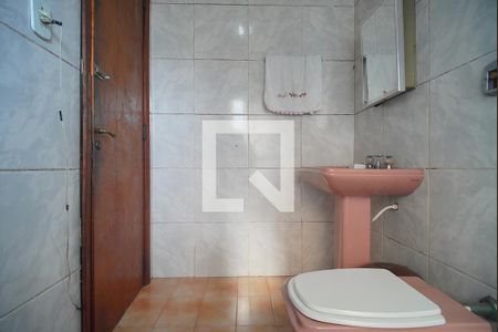 Casa à venda com 300m², 4 quartos e 2 vagas Casa à venda com 300m², 4 quartos e 2 vagasBanheiro