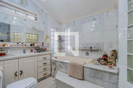 Casa à venda com 1028m², 4 quartos e 4 vagasBanheiro do Quarto 1