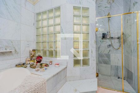 Casa à venda com 1028m², 4 quartos e 4 vagasBanheiro do Quarto 1