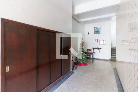Apartamento à venda com 74m², 2 quartos e sem vaga Apartamento à venda com 74m², 2 quartos e sem vagaHall social