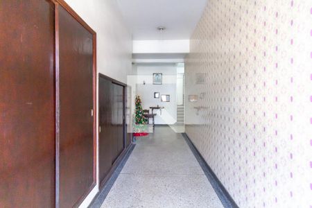 Apartamento à venda com 74m², 2 quartos e sem vaga Apartamento à venda com 74m², 2 quartos e sem vagaHall social