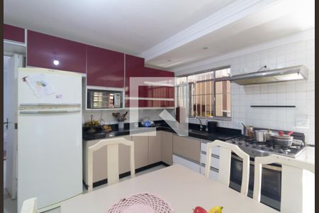 Casa à venda com 298m², 5 quartos e 3 vagasCozinha