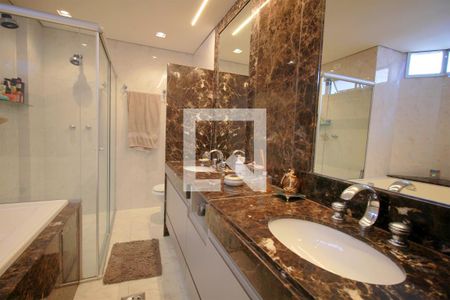 Apartamento à venda com 420m², 4 quartos e 5 vagasBanheiro da  Suíte Master