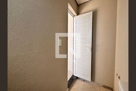 Apartamento à venda com 94m², 2 quartos e 1 vaga Apartamento à venda com 94m², 2 quartos e 1 vagaLavabo