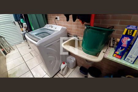 Casa à venda com 272m², 5 quartos e 6 vagas Casa à venda com 272m², 5 quartos e 6 vagasÁrea de Serviço