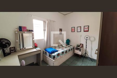 Casa à venda com 272m², 5 quartos e 6 vagas Casa à venda com 272m², 5 quartos e 6 vagasQuarto 1