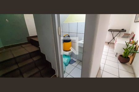 Casa à venda com 272m², 5 quartos e 6 vagas Casa à venda com 272m², 5 quartos e 6 vagasLavabo 2