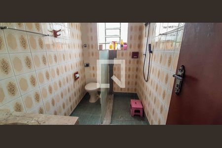 Casa à venda com 272m², 5 quartos e 6 vagas Casa à venda com 272m², 5 quartos e 6 vagasBanheiro do Quarto 2