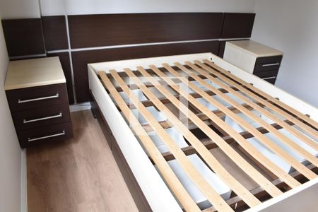 Quarto 1 de apartamento para alugar com 3 quartos, 59m² em Novo Mundo, Curitiba