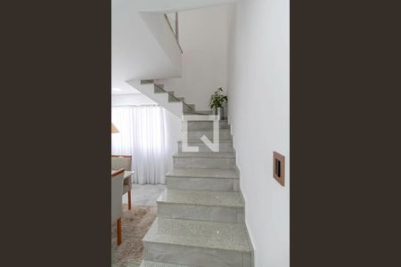 Apartamento à venda com 145m², 2 quartos e 2 vagasEscada