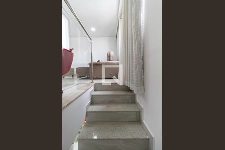 Apartamento à venda com 145m², 2 quartos e 2 vagasEscada