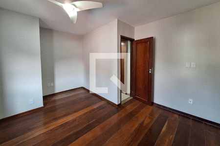 Quarto 2 de casa à venda com 7 quartos, 400m² em Piratininga, Niterói