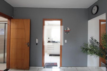 Sala de apartamento à venda com 3 quartos, 60m² em São João Batista, Belo Horizonte