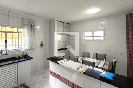 Casa à venda com 176m², 3 quartos e 2 vagas Casa à venda com 176m², 3 quartos e 2 vagasCozinha