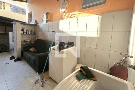 Casa à venda com 176m², 3 quartos e 2 vagas Casa à venda com 176m², 3 quartos e 2 vagasÁrea de serviço