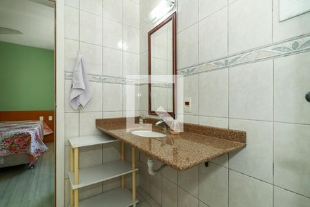 Casa de condomínio para alugar com 247m², 3 quartos e 3 vagasBanheiro da Suíte