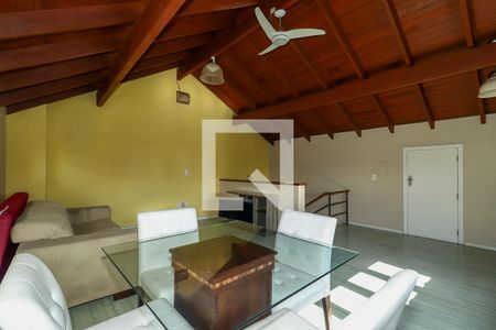 Casa de condomínio para alugar com 247m², 3 quartos e 3 vagasSótão