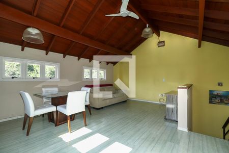 Casa de condomínio para alugar com 247m², 3 quartos e 3 vagasSótão