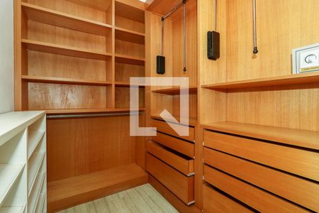 Casa de condomínio para alugar com 247m², 3 quartos e 3 vagasCloset da suíte