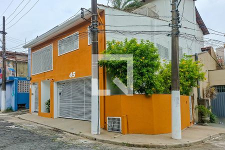 Casa à venda com 220m², 3 quartos e 2 vagas Casa à venda com 220m², 3 quartos e 2 vagasFachada