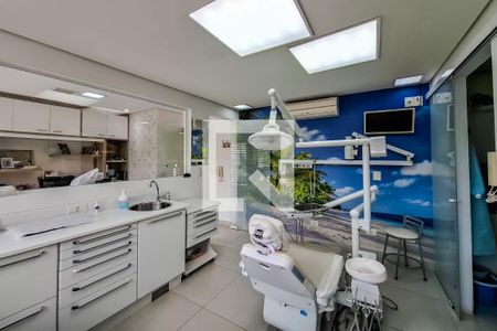 Casa à venda com 220m², 3 quartos e 2 vagas Casa à venda com 220m², 3 quartos e 2 vagasEdícula