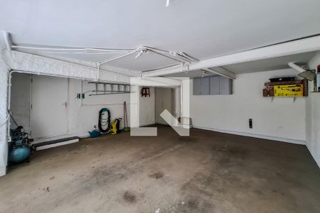 Casa à venda com 220m², 3 quartos e 2 vagas Casa à venda com 220m², 3 quartos e 2 vagasGaragem