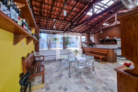 Casa à venda com 220m², 3 quartos e 2 vagas Casa à venda com 220m², 3 quartos e 2 vagasQuintal