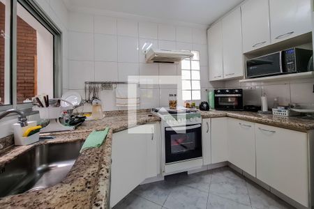 Casa à venda com 220m², 3 quartos e 2 vagas Casa à venda com 220m², 3 quartos e 2 vagasCozinha