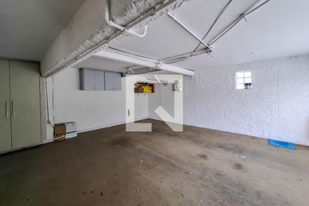 Casa à venda com 220m², 3 quartos e 2 vagas Casa à venda com 220m², 3 quartos e 2 vagasGaragem