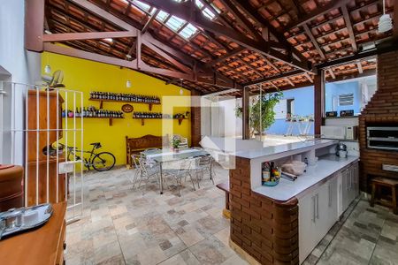 Casa à venda com 220m², 3 quartos e 2 vagas Casa à venda com 220m², 3 quartos e 2 vagasQuintal