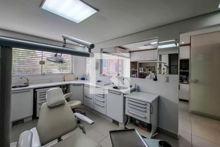 Casa à venda com 220m², 3 quartos e 2 vagas Casa à venda com 220m², 3 quartos e 2 vagasEdícula